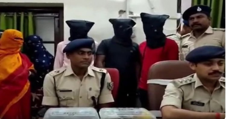 पूर्णिया में 'बंटी-बबली' गैंग का पर्दाफाश: 4 महिलाओं समेत 7 अंतरजिला चोर गिरफ्तार, लाखो के जेवरात और विदेशी मुद्रा बरामद