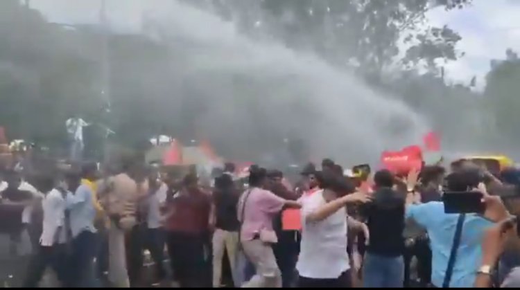 नीट धांधली पर पटना में बवाल: राजभवन जा रहे छात्रों पर पुलिस ने दागे आंसू गैस के गोले, चलाया वाटर कैनन और लाठीचार्ज