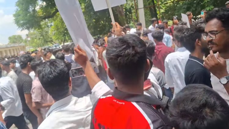 जंतर-मंतर लाठीचार्ज मामला: शिक्षा मंत्री के इस्तीफे की मांग पर पूर्णिया में सड़कों पर उतरे छात्र और भीम आर्मी, पुलिस बल तैनात