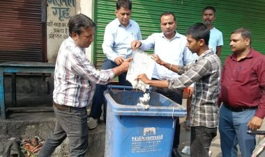 बनमनखी में मिठाई दुकानों पर प्रशासन का ‘एक्शन’, 2 दुकानें सील; पनीर-घी-खोवा के सैंपल से मचा हड़कंप